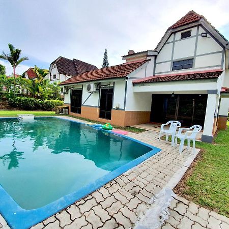 Melaka Afamosa Villa With Private Pool For 10 Pax Alor Gajah Dış mekan fotoğraf