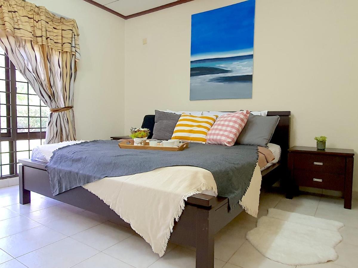 Melaka Afamosa Villa With Private Pool For 10 Pax Alor Gajah Dış mekan fotoğraf