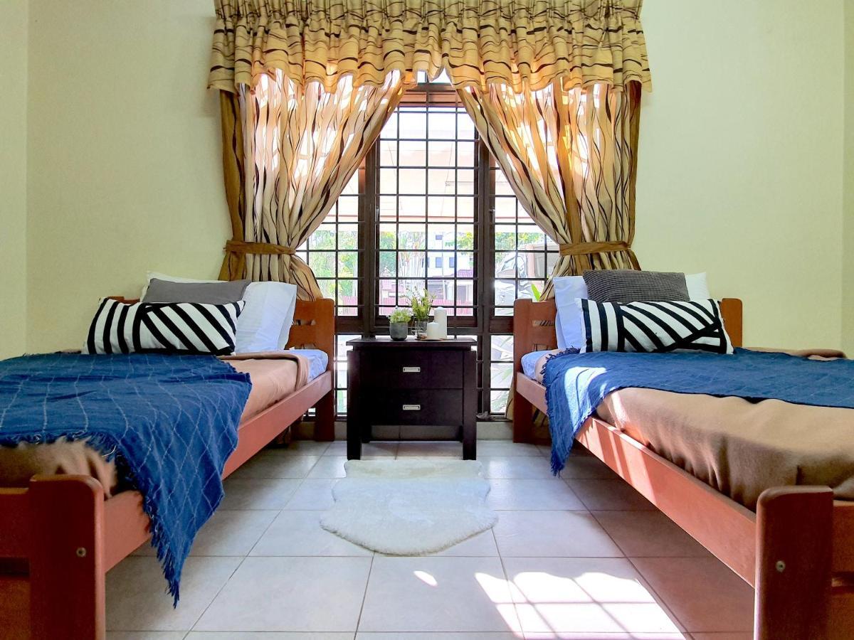 Melaka Afamosa Villa With Private Pool For 10 Pax Alor Gajah Dış mekan fotoğraf