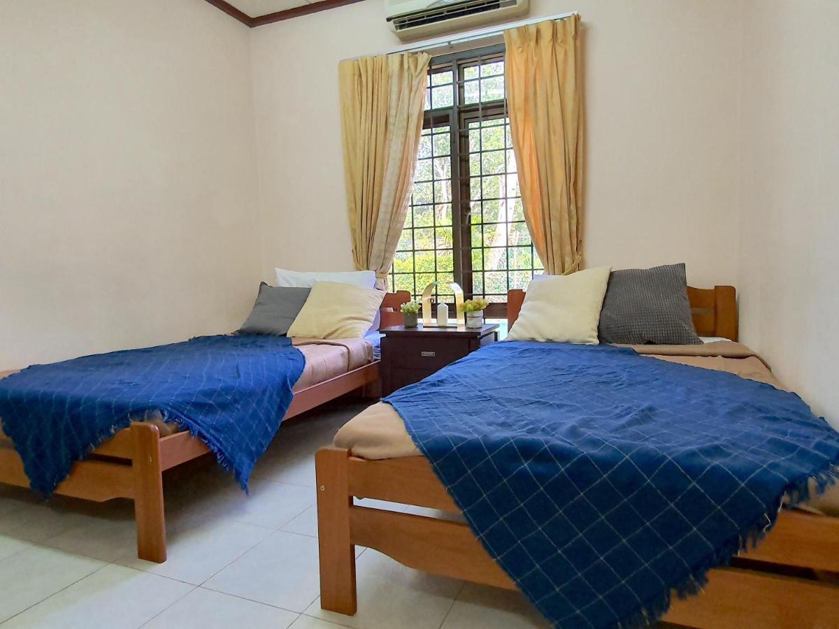Melaka Afamosa Villa With Private Pool For 10 Pax Alor Gajah Dış mekan fotoğraf