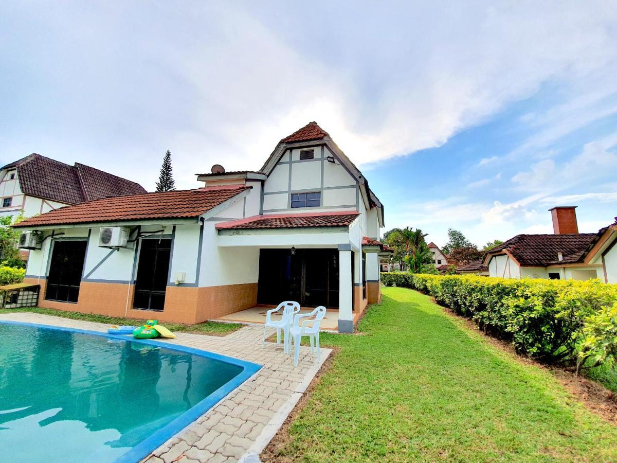 Melaka Afamosa Villa With Private Pool For 10 Pax Alor Gajah Dış mekan fotoğraf