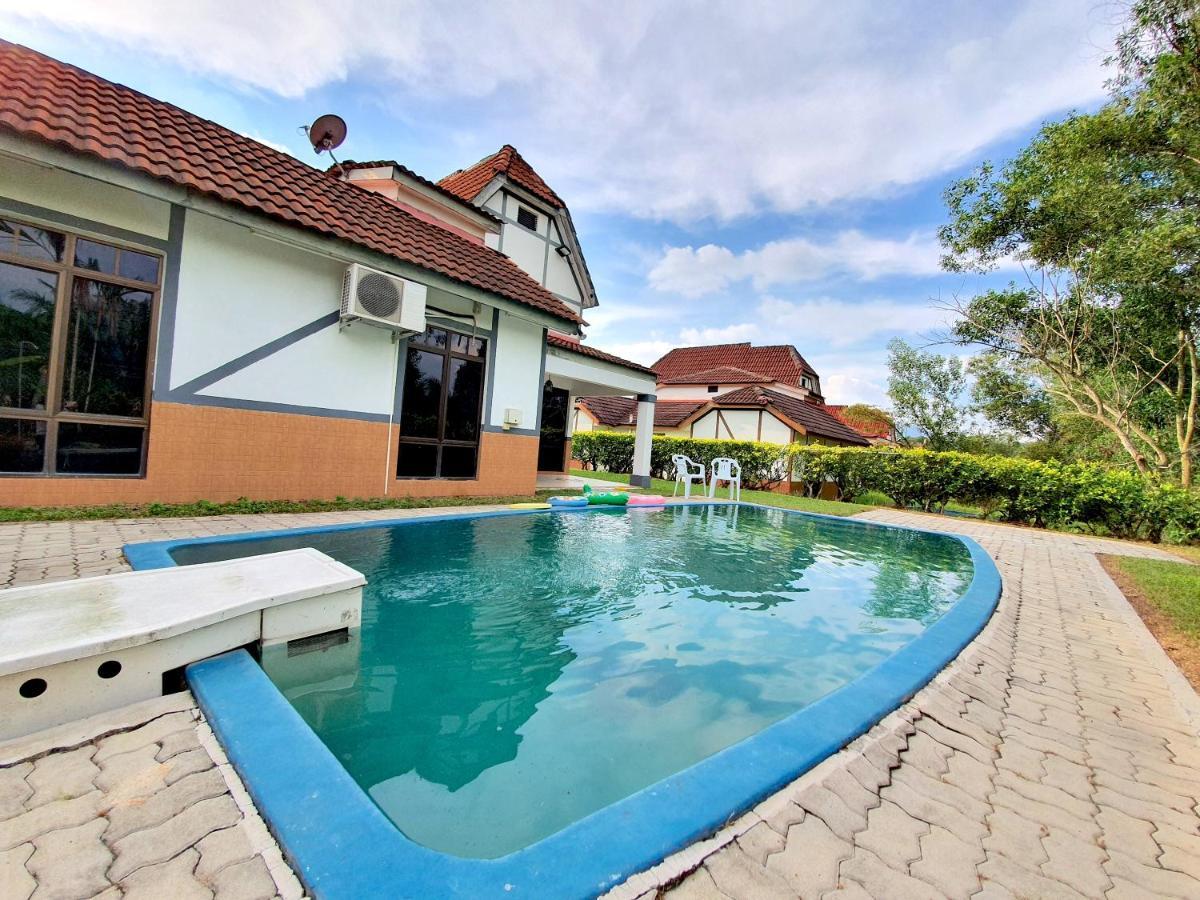 Melaka Afamosa Villa With Private Pool For 10 Pax Alor Gajah Dış mekan fotoğraf